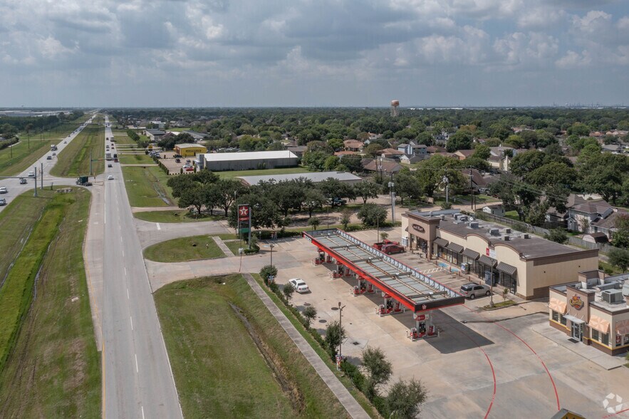 More Photos Of 10901 W Fairmont Pky, La Porte Convenience Store For Sale