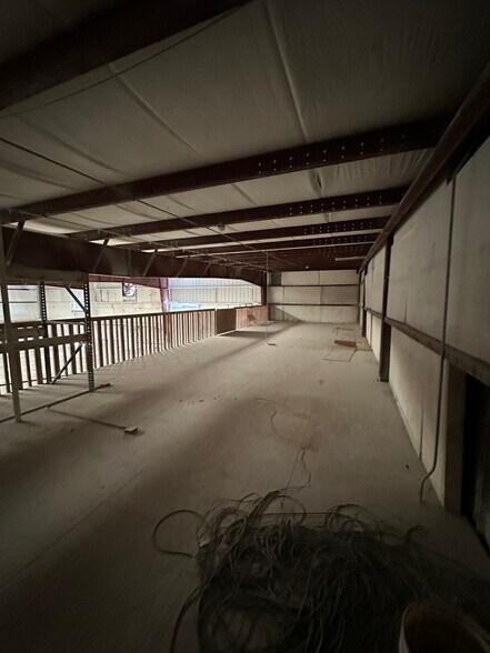 More Photos Of 18715 Colonial Dr, Orlando Warehouse For Lease