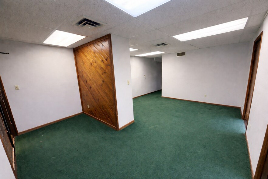 More Photos Of 4212 S Hocker Dr, Independence Office For Sale