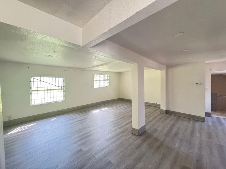 More Photos Of 809 E Alsobrook St, Plant City Flex For Sale