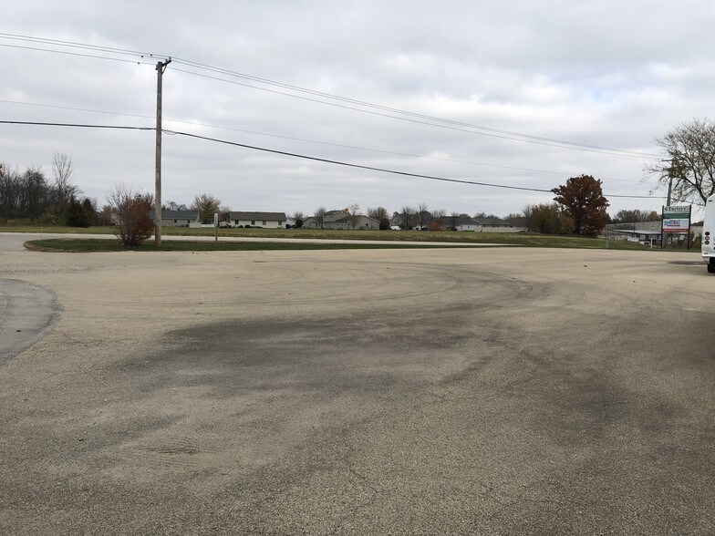 More Photos Of 1539 W US Route 6, Morris Showroom For Sale