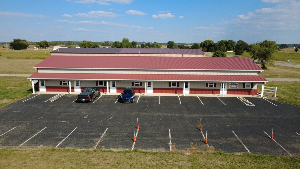 More Photos Of 665 Granite Dr, Circleville Light Distribution For Lease