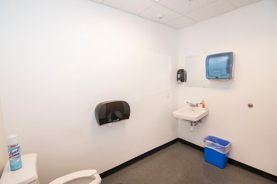 More Photos Of 3 Unlimited Dr, Saratoga Springs Office For Lease