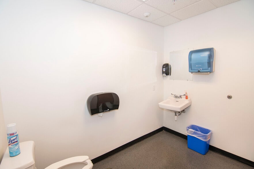 More Photos Of 3 Unlimited Dr, Saratoga Springs Office For Lease