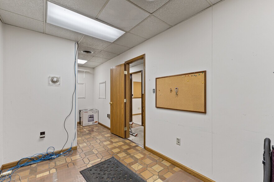 More Photos Of 1302-1306 4th Ave, Huntington Medical For Sale