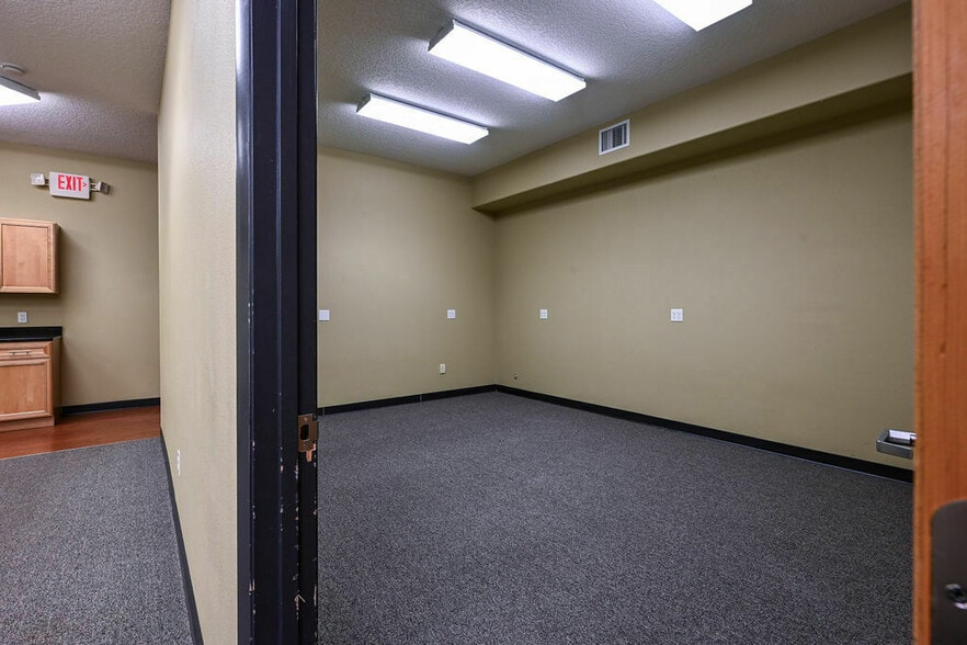 More Photos Of 7177-7201 S George Blvd, Sebring Medical For Lease