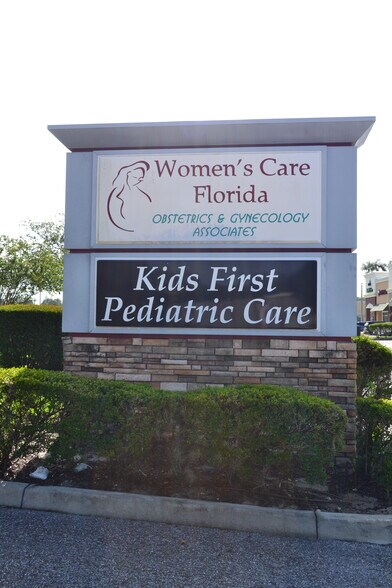 More Photos Of 16301 Fishhawk Blvd, Lithia Medical For Lease