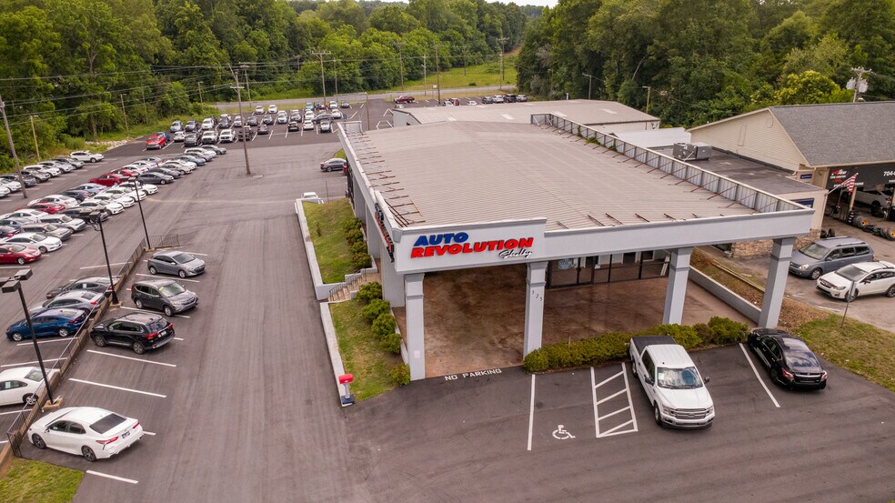 More Photos Of 325 W Dixon Blvd, Shelby Unknown For Lease