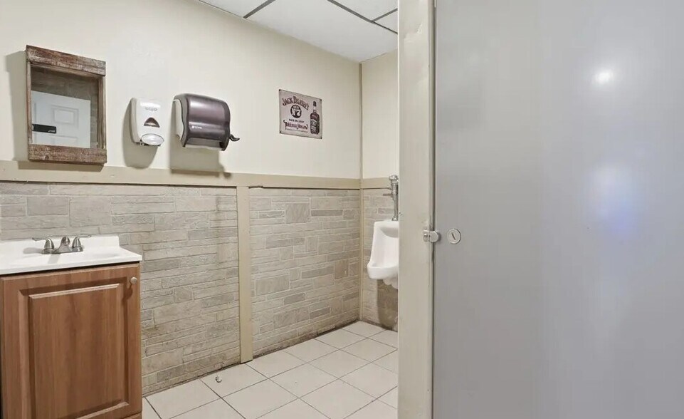 More Photos Of 3719 Abbott Rd, Orchard Park Restaurant For Sale
