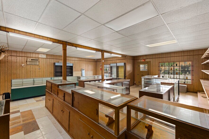 More Photos Of 1375 W San Antonio St, New Braunfels Freestanding For Sale