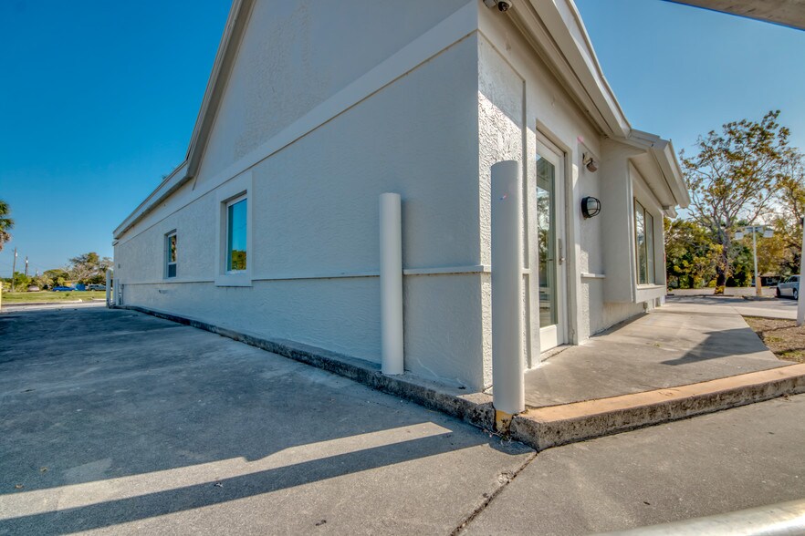 More Photos Of 3015 Tamiami Trl E, Naples Storefront Retail Office For Sale