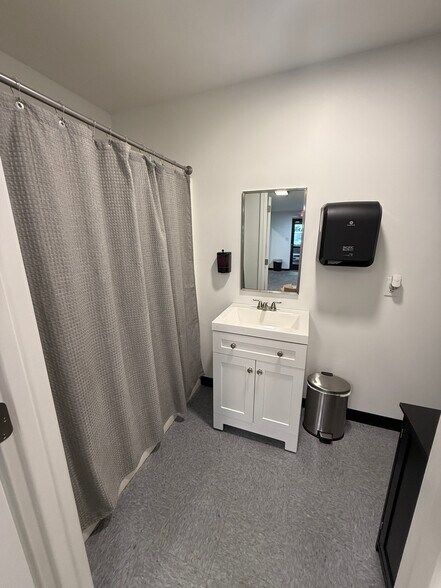 More Photos Of 2540 Leroy Stevens Rd, Mobile Light Manufacturing For Lease