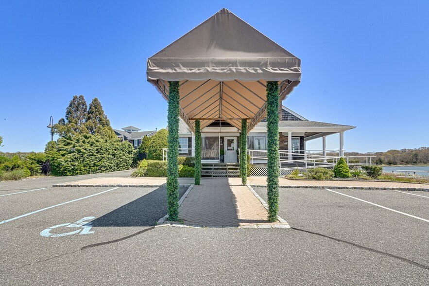 More Photos Of 56-58 S Bay Ave, Eastport Restaurant For Sale