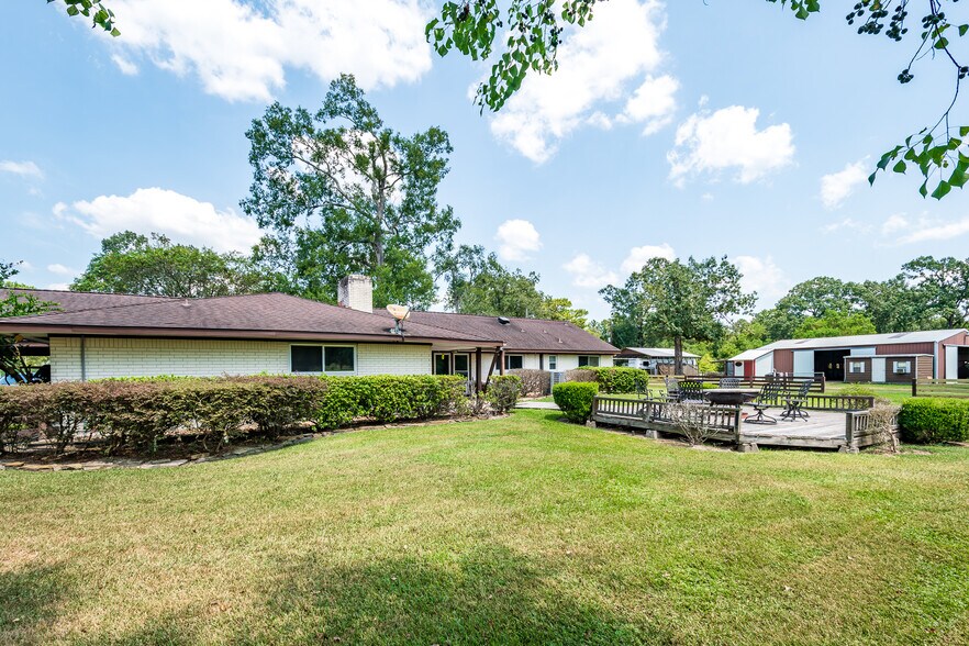 More Photos Of 16410 FM 1485 Rd, Conroe Veterinarian Kennel For Sale
