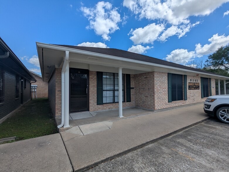 More Photos Of 8141 Gladys Ave, Beaumont Office For Lease