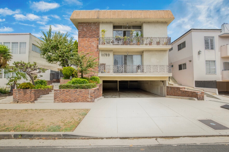 More Photos Of 11733 Mayfield Ave, Los Angeles Apartments For Sale