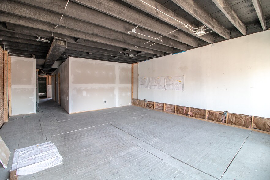 More Photos Of 6 N Saginaw St, Pontiac Storefront Retail Residential For Sale