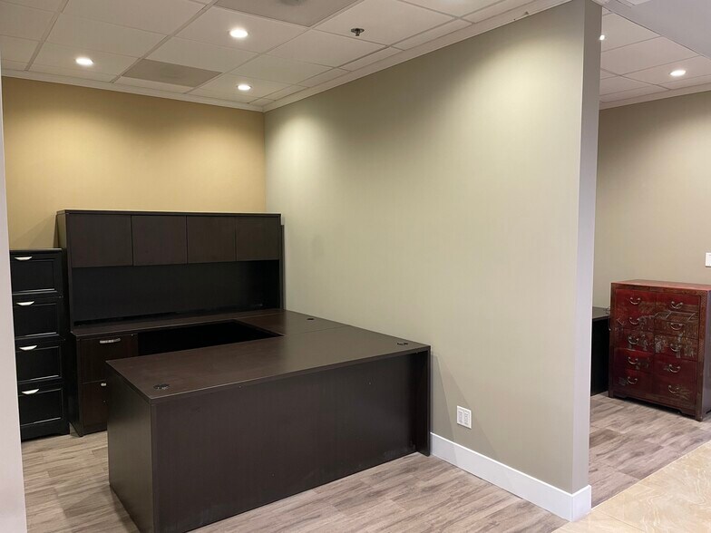 More Photos Of 335 Convention Way, Redwood City Unknown For Lease