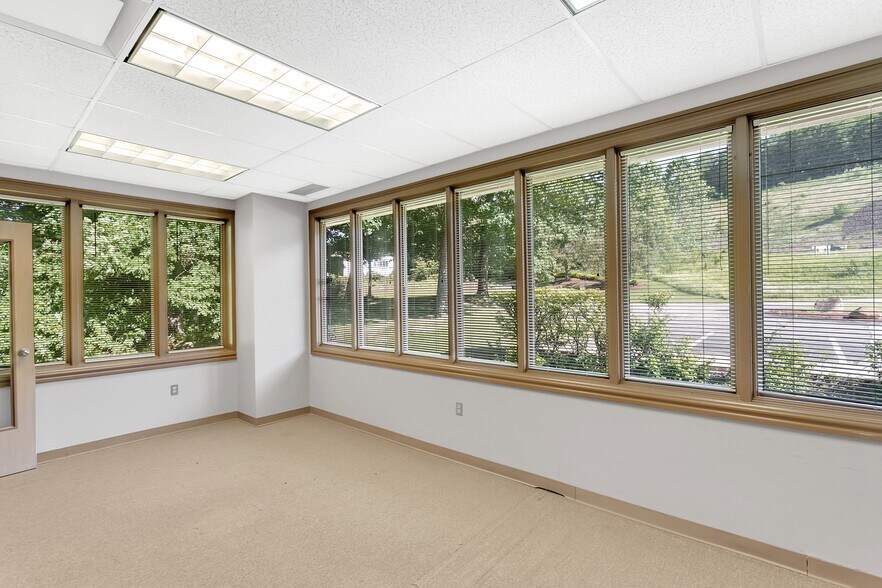 More Photos Of 4200 Triangle Ln, Murrysville Office For Lease
