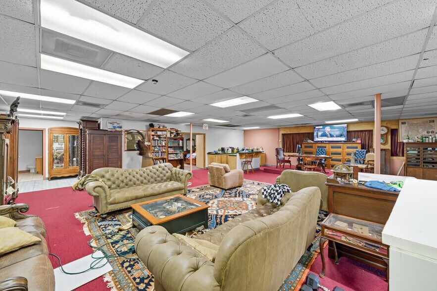 More Photos Of 9155 Irvington Blvd, Houston Office For Sale