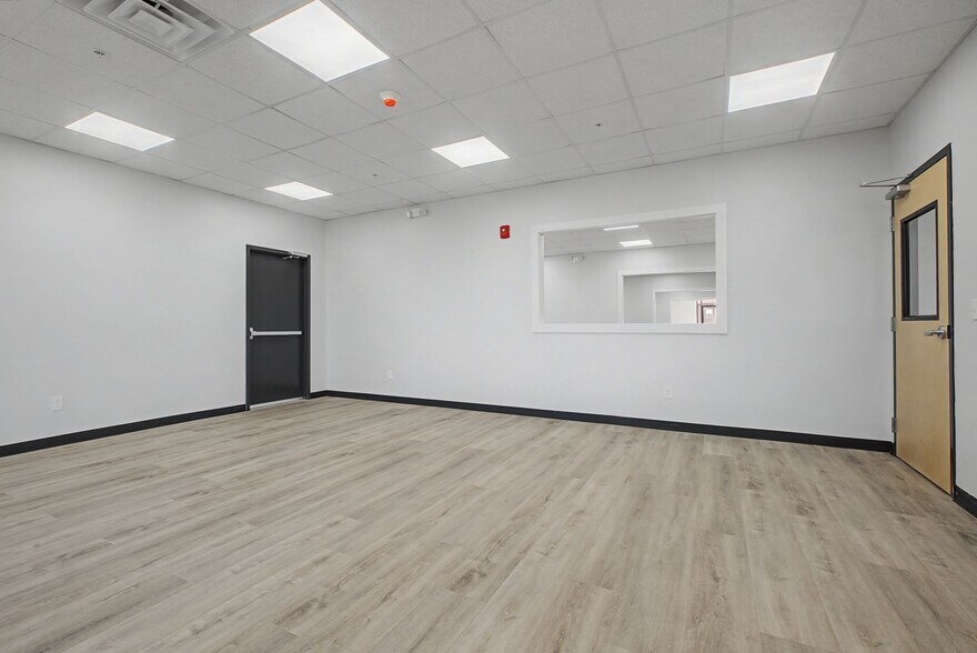 More Photos Of 207 Iris Dr, Hendersonville Daycare Center For Sale