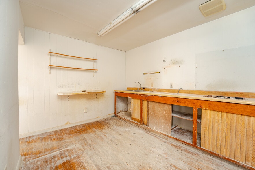 More Photos Of 98 New Rd, Somers Point Showroom For Sale