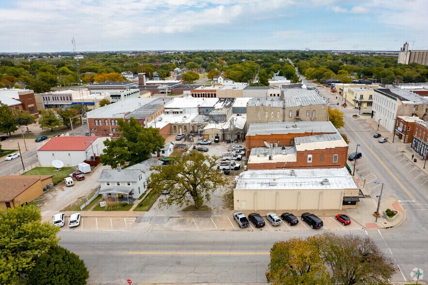 More Photos Of 113 W Harvey Ave, Wellington Office For Sale