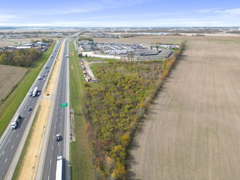 More Photos Of 1100 McArthur Rd, Jeffersonville Light Distribution For Lease