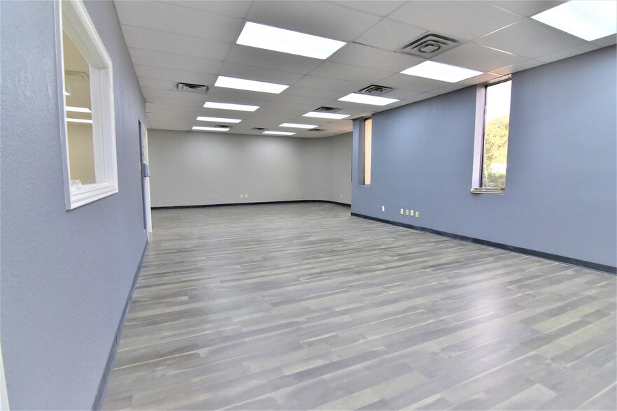 More Photos Of 2921 Brown Trl, Bedford Office For Lease