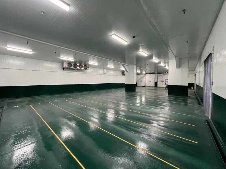 More Photos Of 1937-2035 E Vernon Ave, Vernon Refrigeration Cold Storage For Lease