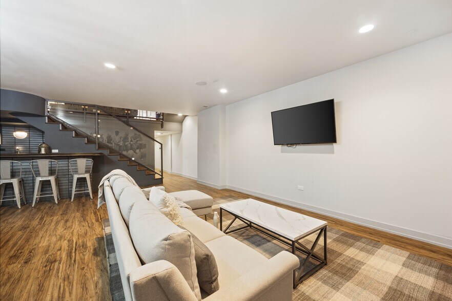 More Photos Of 2521 N Halsted St, Chicago Apartments For Lease