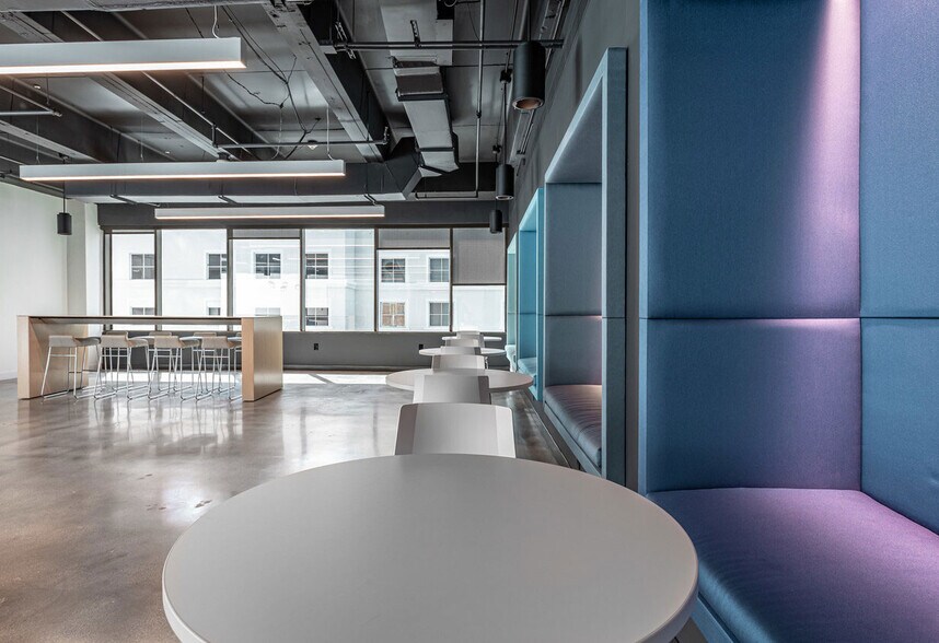 More Photos Of 80 SW 8th St, Miami Office For Lease