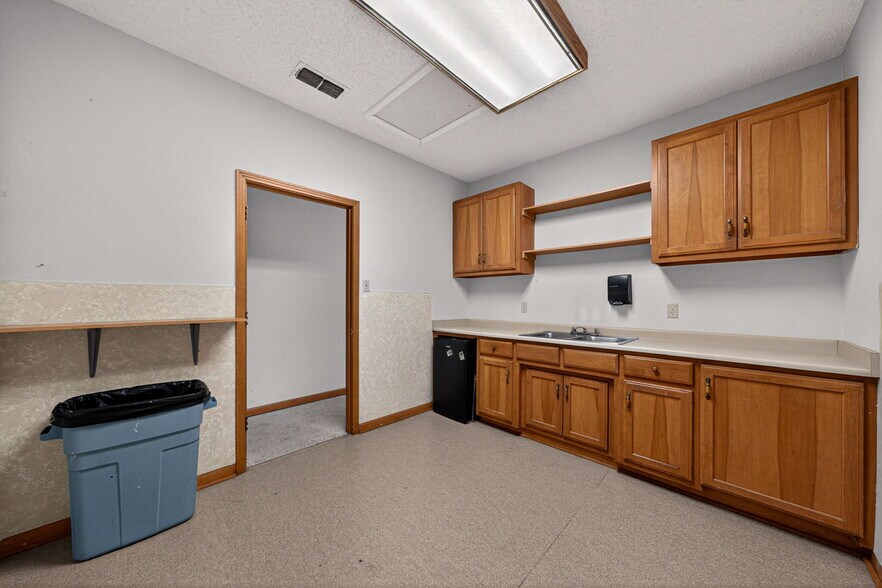 More Photos Of 800 Jefferson St, Kerrville Religious Facility For Sale