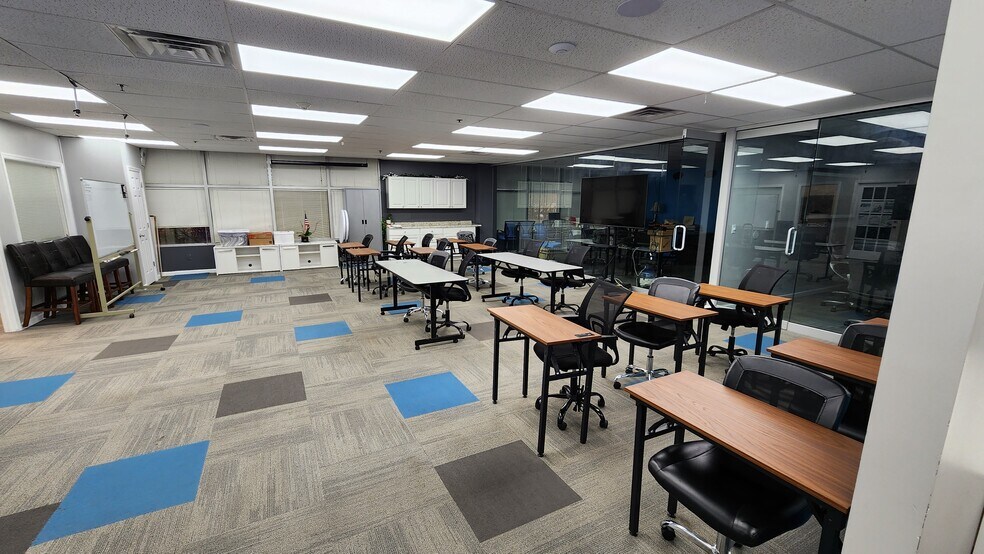 More Photos Of 5018 Express Dr S, Ronkonkoma Office Residential For Lease