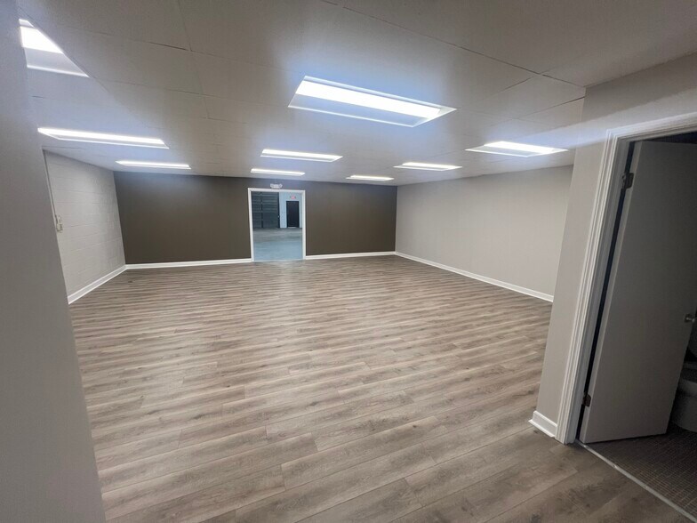 More Photos Of 105 Orders Ave, Greenville Warehouse For Lease