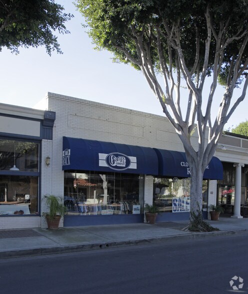 More Photos Of 140-158 W Main St, Tustin Restaurant For Sale