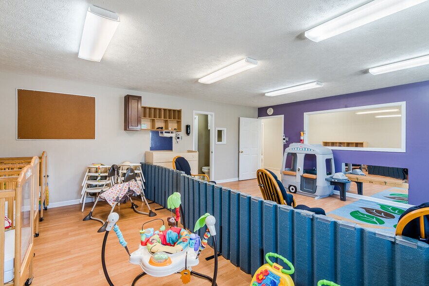 More Photos Of 17656 Old Post Rd, Wamego General Retail For Sale