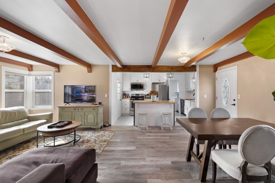 More Photos Of 111 W Bell St, Sequim Hotel For Sale