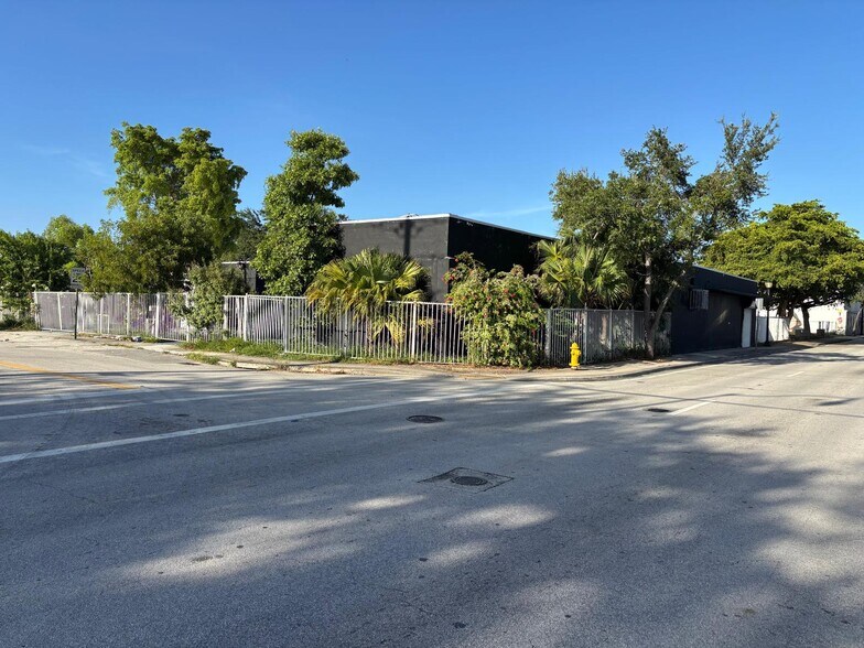 More Photos Of 1085 NW 62nd St, Miami Showroom For Sale