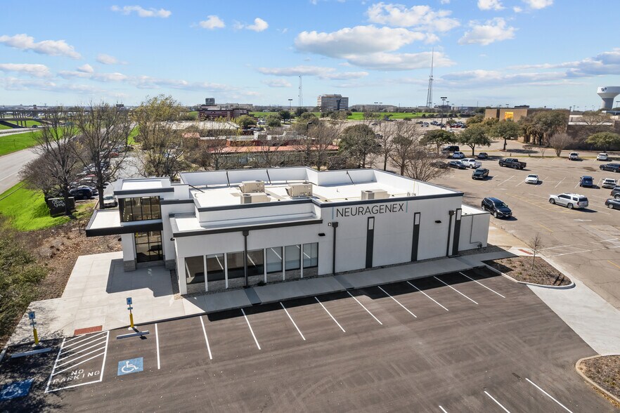 More Photos Of 5901 W Waco Dr, Waco Medical For Sale