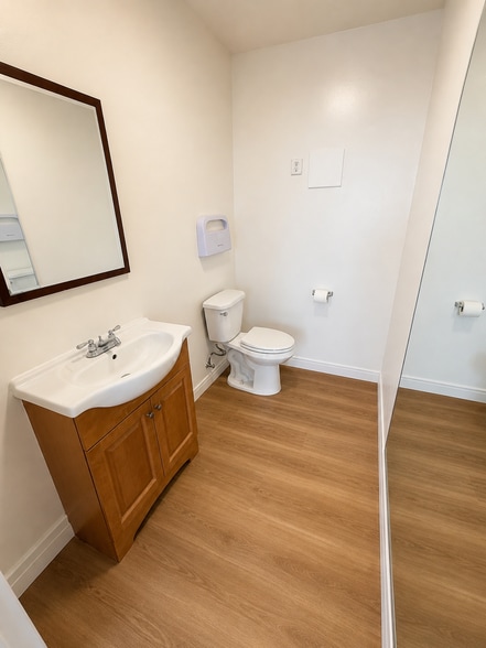 More Photos Of 2865-2875 W 7th St, Los Angeles General Retail For Lease