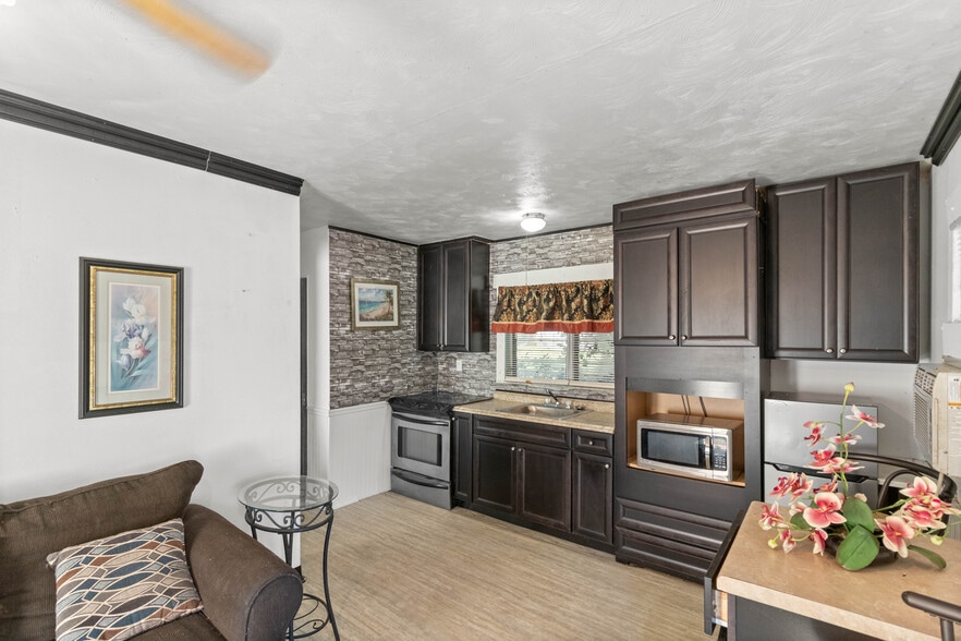 More Photos Of 6808 Lake Griffin Rd, Lady Lake Hotel For Sale