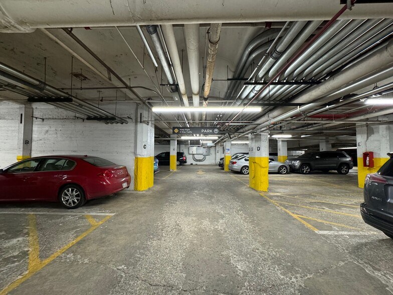 More Photos Of 75 W Harrison St, Chicago Parking Garage For Sale