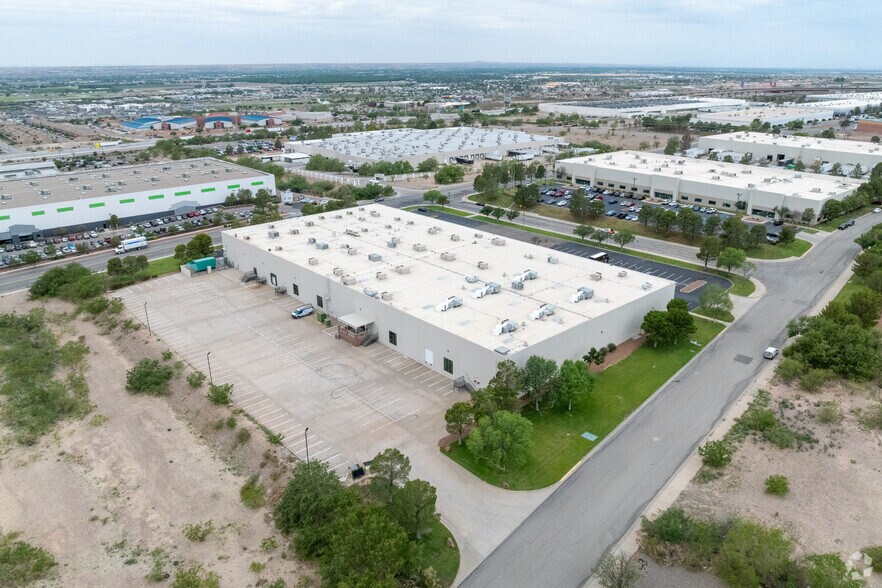 More Photos Of 7730 Market Center, El Paso Showroom For Lease