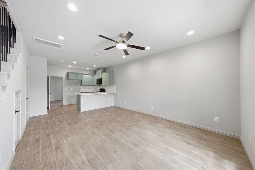 More Photos Of 10214 Carmencita Way, Houston Apartments For Sale
