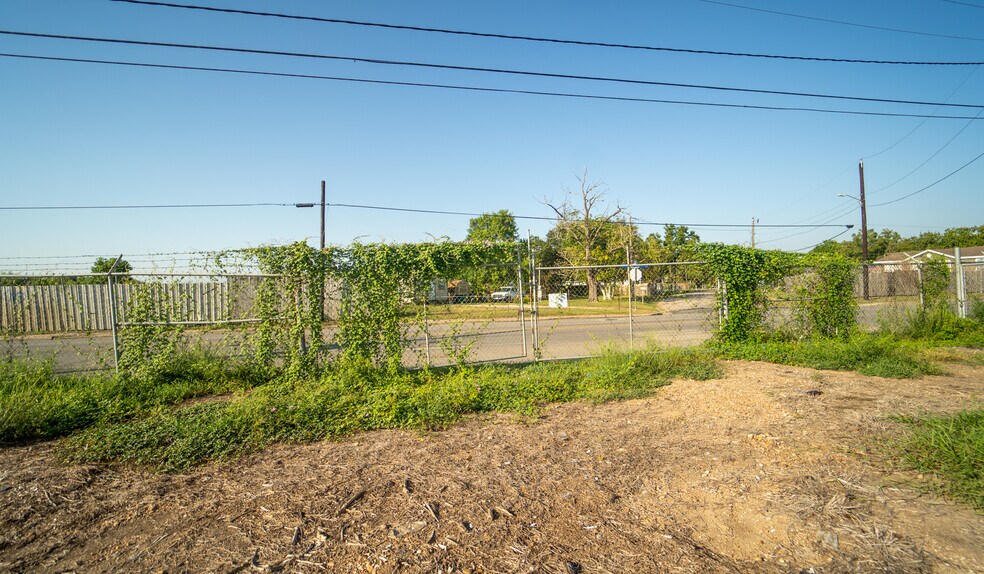 More Photos Of 2203 Port Lavaca Dr, Victoria Industrial For Sale