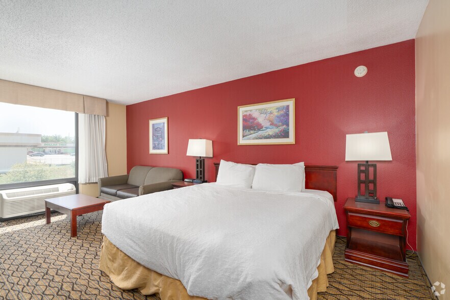 More Photos Of 6921 S Lindbergh Blvd, Saint Louis Hospitality For Sale