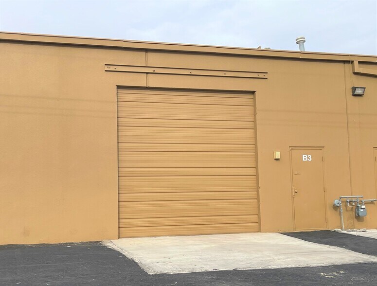 More Photos Of 7198 Merchant Ave, El Paso Distribution For Lease