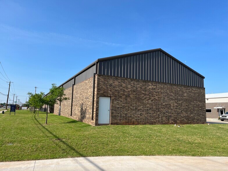 More Photos Of 11305 N Western Ave, Oklahoma City Warehouse For Sale