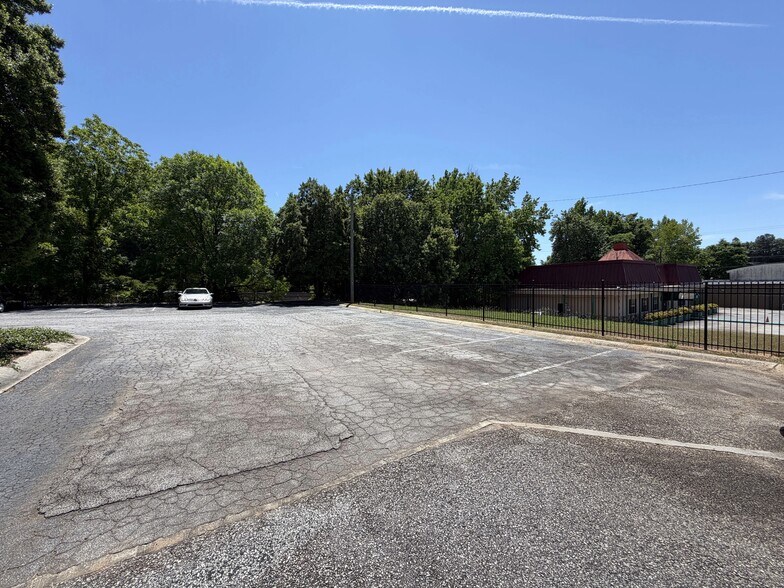 More Photos Of 3080 Campbellton Rd SW, Atlanta Office Residential For Sale